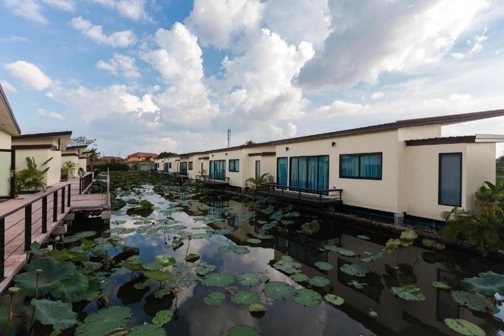 Bua Tara Resort Nong Prue Buitenkant foto